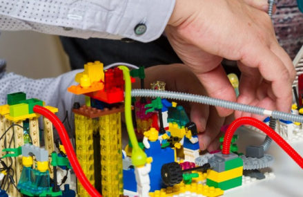 Interactive Lecture Pairs LEGO and Learning